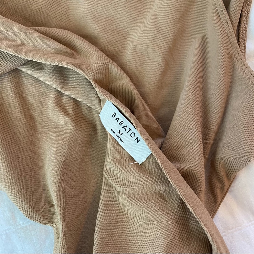 Babaton Aritzia Tan V Neck Bodysuit - Picture 4 of 4